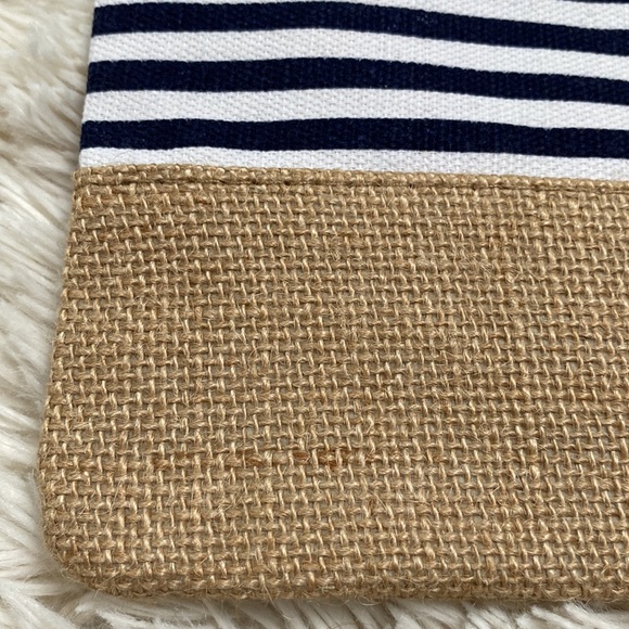 🎉HP🎉 A & O International Striped Wristlet 💗 White Navy & Tan - Picture 7 of 15